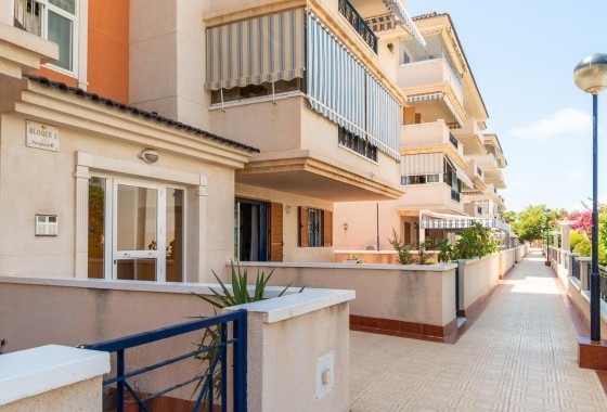 Location longue durée - Appartement -
Torrevieja - La Mata