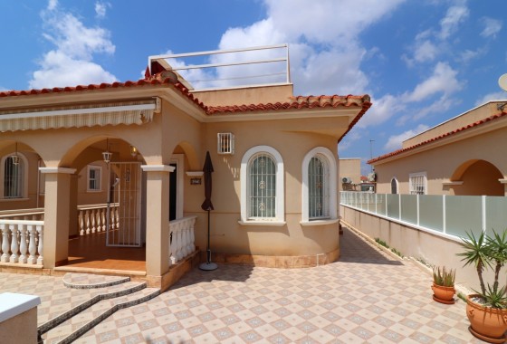 Venta - Chalet Independiente -
Algorfa - Lo Crispin