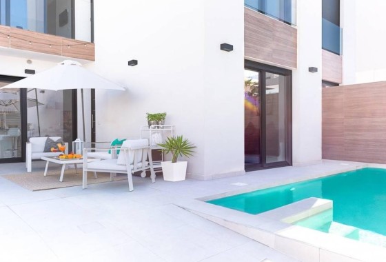Venta - Chalet Independiente -
Benijofar