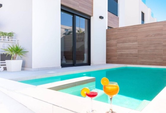 Venta - Chalet Independiente -
Benijofar