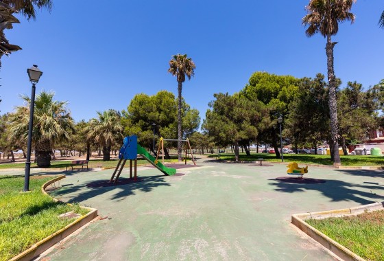 Herverkoop - Rijhuis -
Los Alcázares - Centro