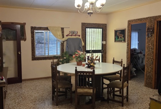 Herverkoop - Finca / Landhuis -
Pinoso