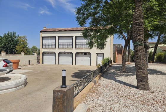 Herverkoop - Finca / Landhuis -
Catral