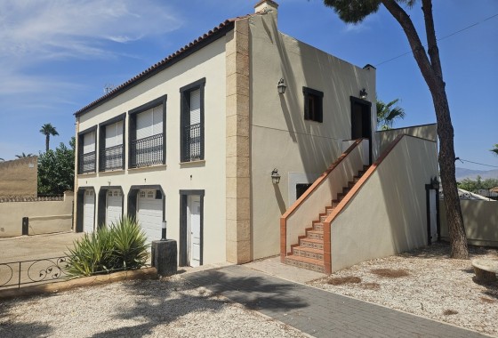 Herverkoop - Finca / Landhuis -
Catral