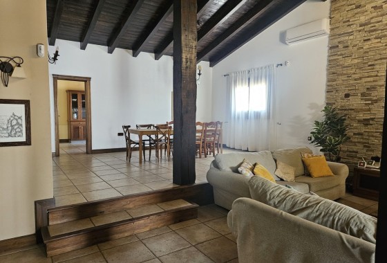 Herverkoop - Finca / Landhuis -
Catral
