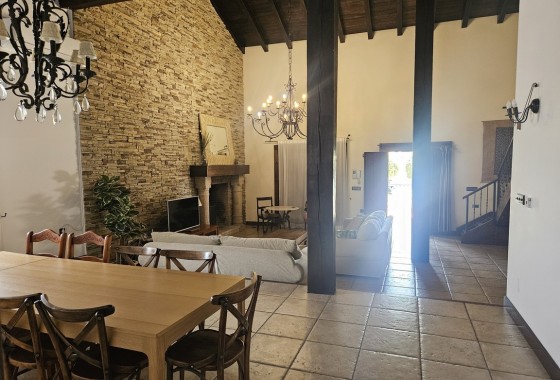 Herverkoop - Finca / Landhuis -
Catral