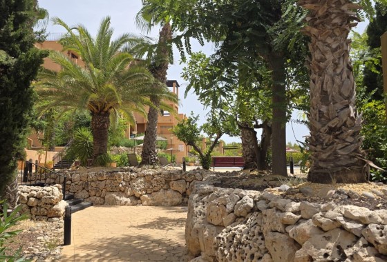 Herverkoop - Rijhuis -
Orihuela Costa - Las Filipinas