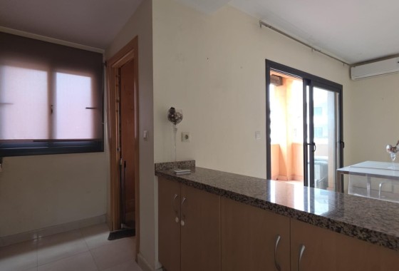 Herverkoop - Rijhuis -
Orihuela Costa - Las Filipinas
