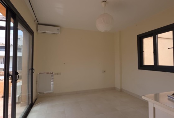 Herverkoop - Rijhuis -
Orihuela Costa - Las Filipinas