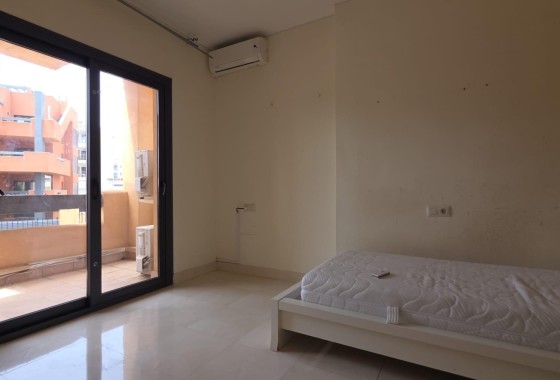 Herverkoop - Rijhuis -
Orihuela Costa - Las Filipinas