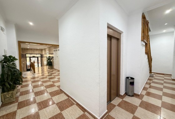 Herverkoop - Appartement / Flat -
Torrevieja - Playa del Cura
