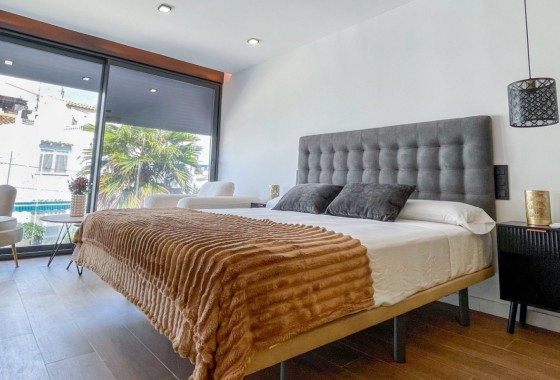 Herverkoop - Rijhuis -
Torrevieja - Nueva Torrevieja