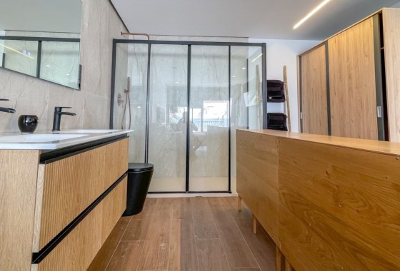 Herverkoop - Rijhuis -
Torrevieja - Nueva Torrevieja