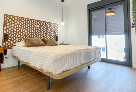 Herverkoop - Rijhuis -
Torrevieja - Nueva Torrevieja