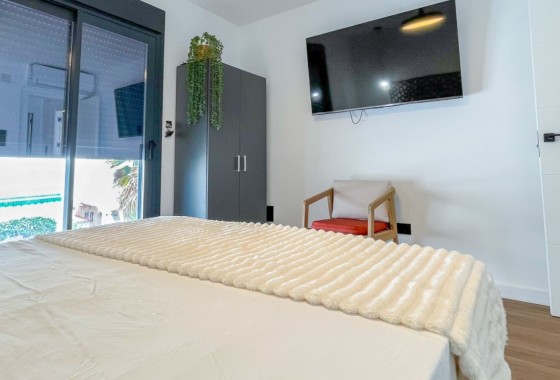 Herverkoop - Rijhuis -
Torrevieja - Nueva Torrevieja