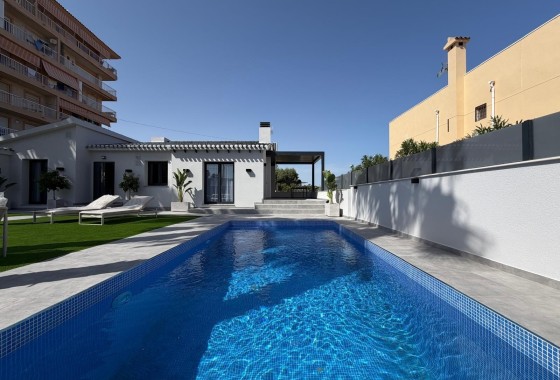 Herverkoop - Vrijstaande Villa -
Torrevieja - Punta Prima