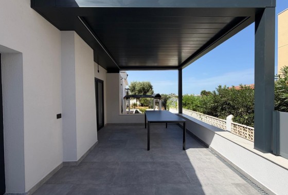 Herverkoop - Vrijstaande Villa -
Torrevieja - Punta Prima