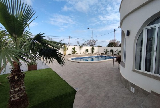 Resale - Detached Villa -
Torrevieja