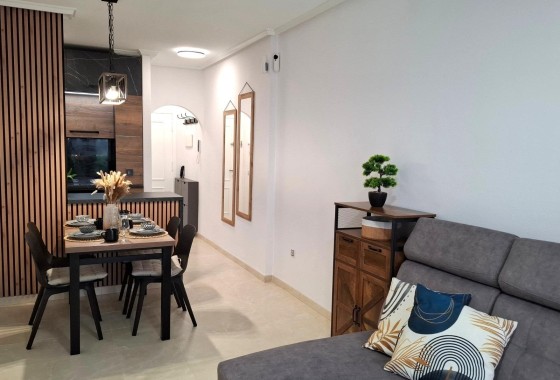 Wiederverkauf - Wohnung / Apartment -
Torrevieja