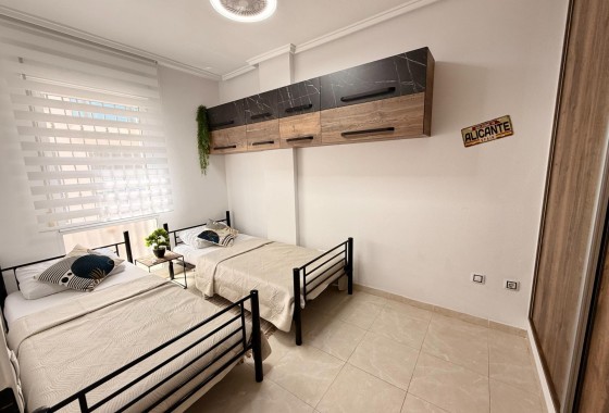 Wiederverkauf - Wohnung / Apartment -
Torrevieja