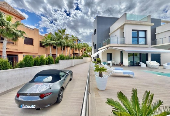 Revente - Villa Individuelle -
San Miguel de Salinas - Bellavista