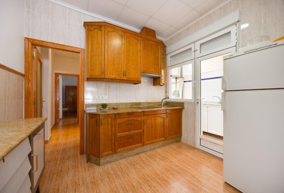 Revente - Appartement -
Torrevieja - Paseo Maritimo