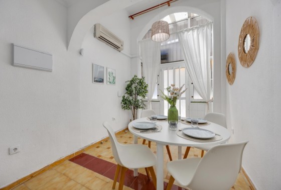 Venta - Apartamento / Piso -
Torrevieja