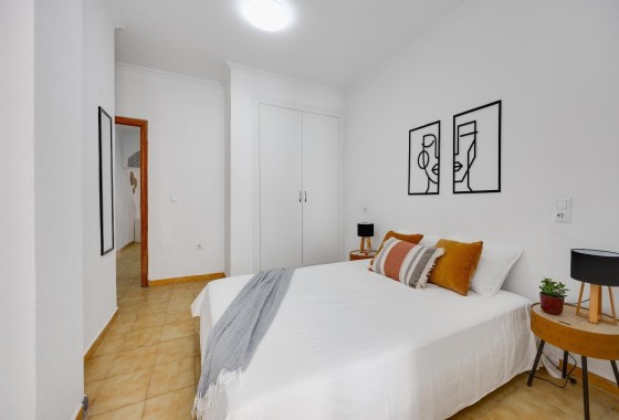 Venta - Apartamento / Piso -
Torrevieja