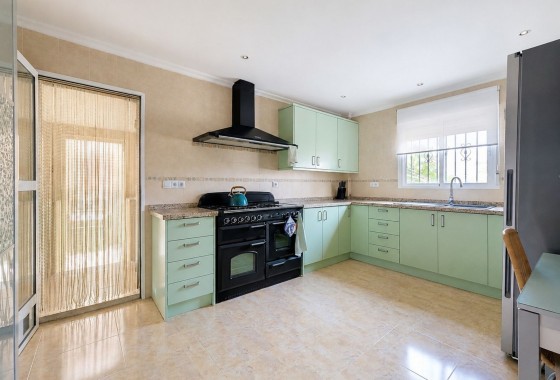 Venta - Chalet Independiente -
Pinoso