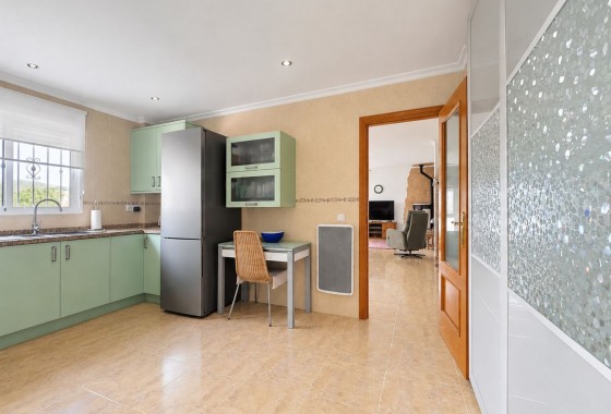 Venta - Chalet Independiente -
Pinoso