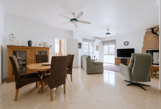 Venta - Chalet Independiente -
Pinoso