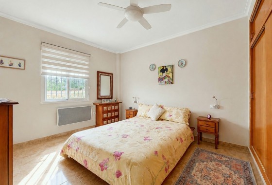 Venta - Chalet Independiente -
Pinoso