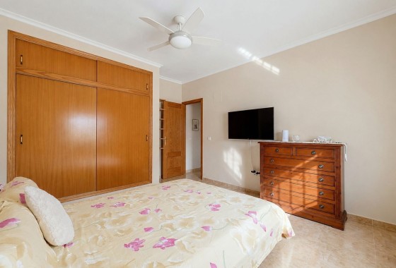 Venta - Chalet Independiente -
Pinoso