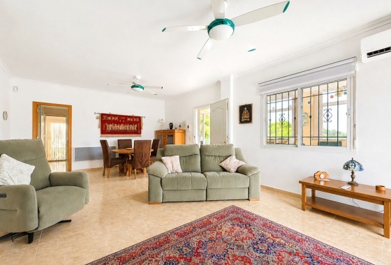 Venta - Chalet Independiente -
Pinoso