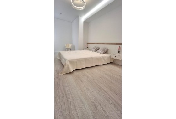 Revente - Appartement -
Torrevieja - Playa Acequion