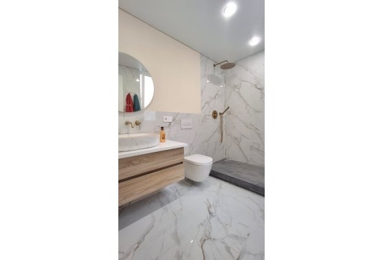 Revente - Appartement -
Torrevieja - Playa Acequion