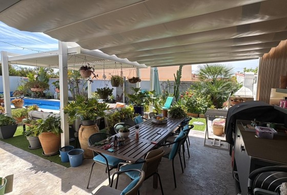 Venta - Chalet Independiente -
Torrevieja - La Siesta