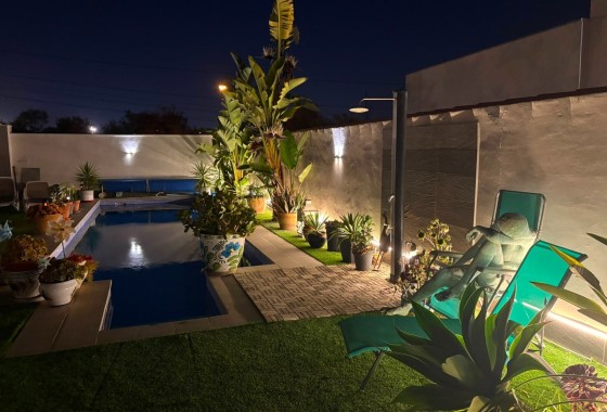 Venta - Chalet Independiente -
Torrevieja - La Siesta