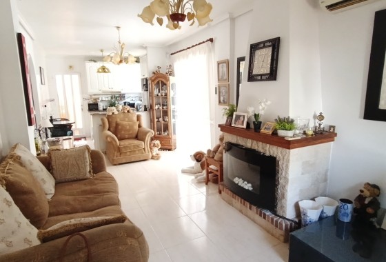 Revente - Villa mitoyenne -
Sucina