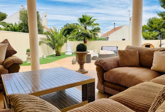 Herverkoop - Vrijstaande Villa -
San Miguel de Salinas
