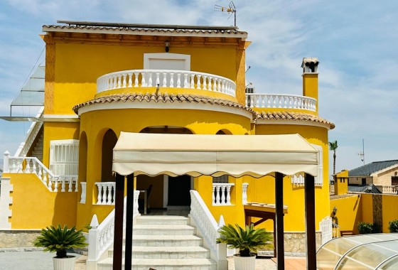 Herverkoop - Vrijstaande Villa -
Orihuela - Urb. Montepinar