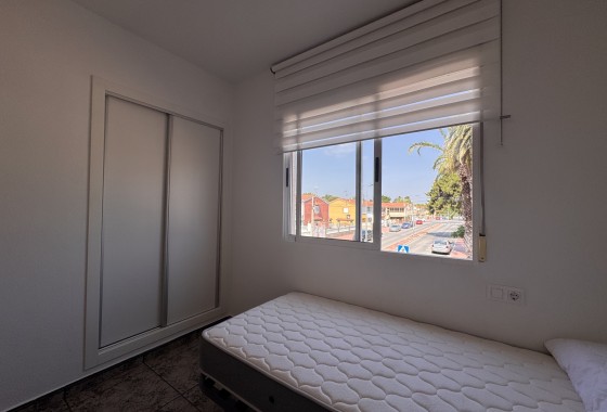 Revente - Finca / Propriété rurale -
Torrevieja