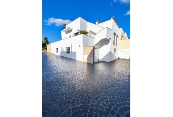 Wiederverkauf - Freistehende Villa -
San Miguel de Salinas