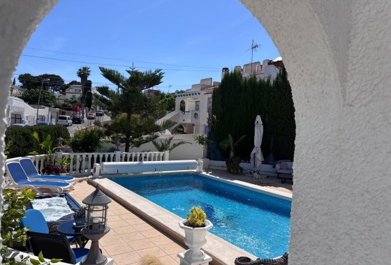 Herverkoop - Halfvrijstaande villa -
Torrevieja - Los Balcones