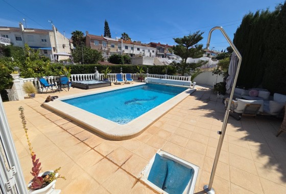 Herverkoop - Halfvrijstaande villa -
Torrevieja - Los Balcones