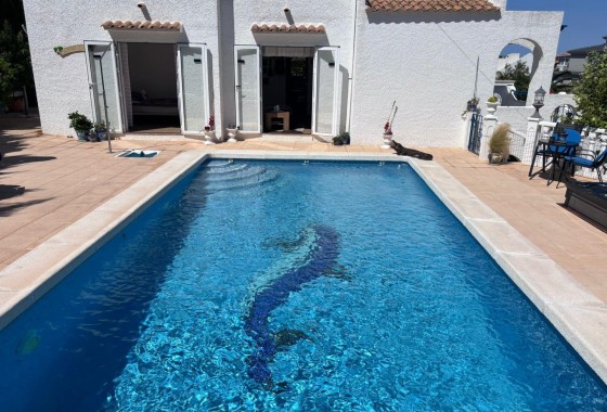 Herverkoop - Halfvrijstaande villa -
Torrevieja - Los Balcones