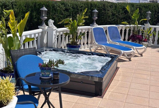 Herverkoop - Halfvrijstaande villa -
Torrevieja - Los Balcones