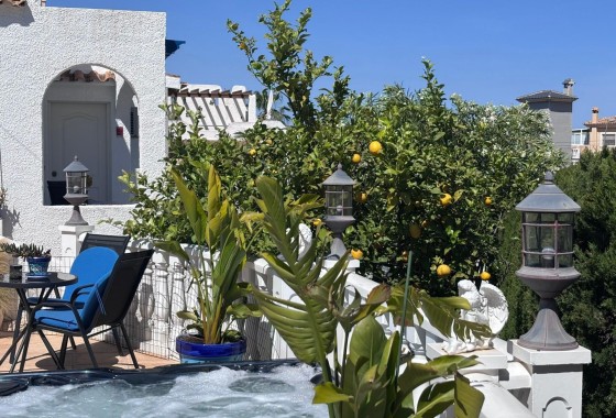 Herverkoop - Halfvrijstaande villa -
Torrevieja - Los Balcones