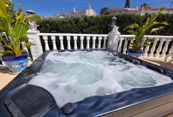 Herverkoop - Halfvrijstaande villa -
Torrevieja - Los Balcones