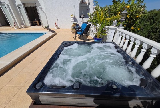 Herverkoop - Halfvrijstaande villa -
Torrevieja - Los Balcones